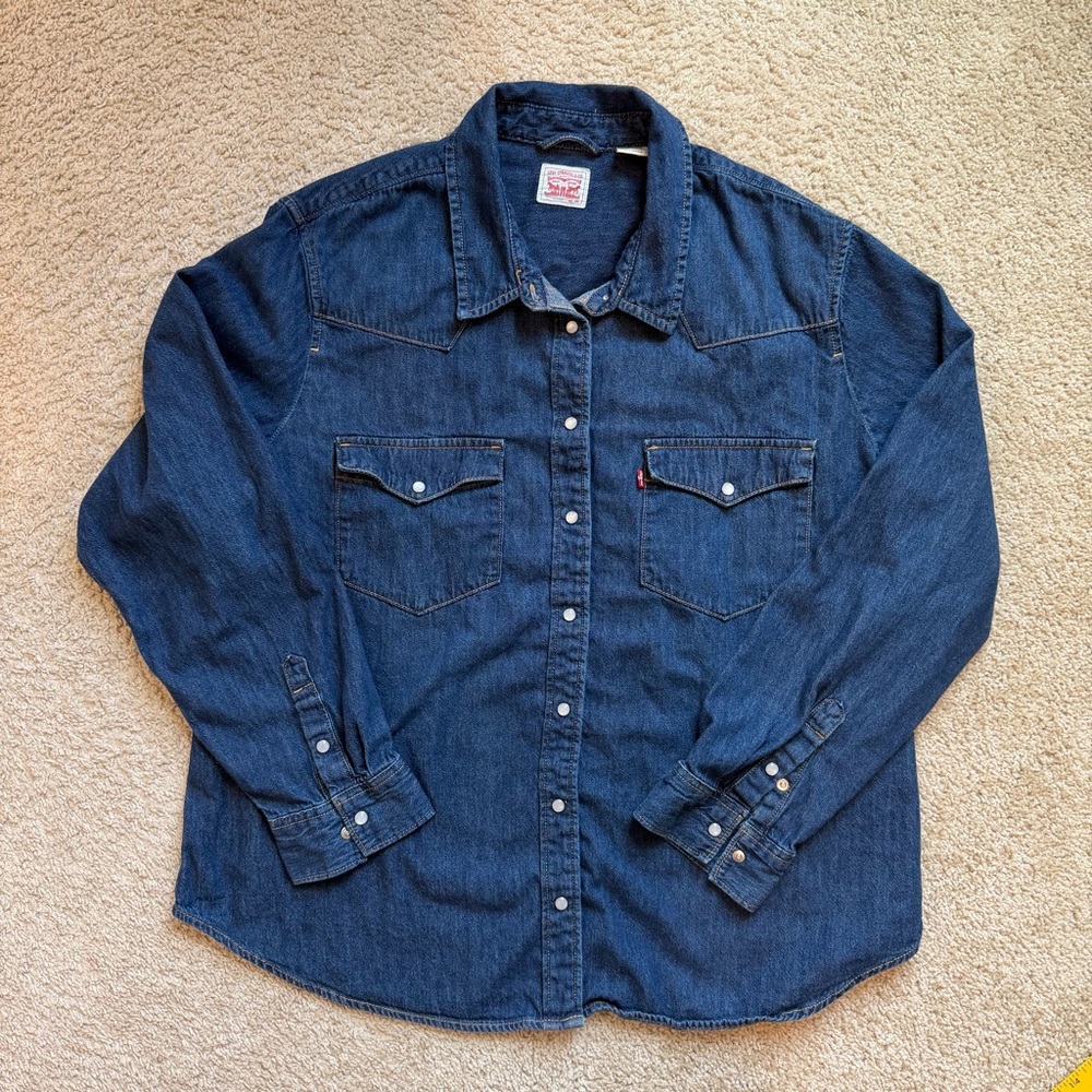 Levi’s Denim women’s shirt Size XL
